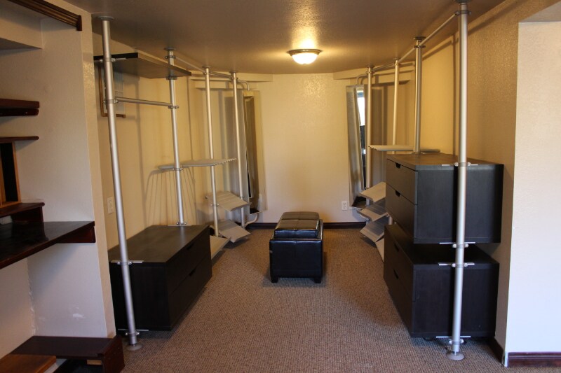 Building Photo - 1872 Seminole Dr