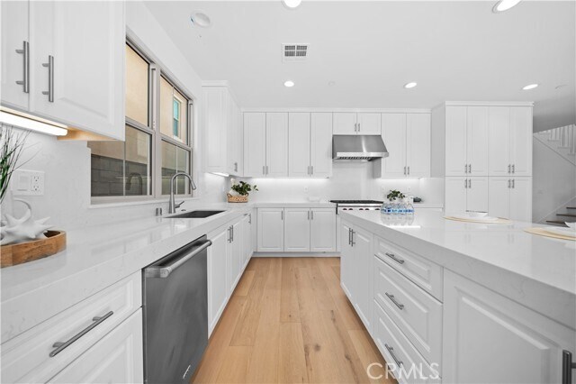 Building Photo - 206 Collino