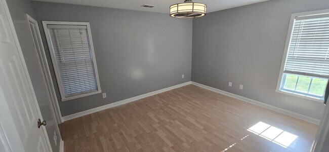 Building Photo - One Level Ranch