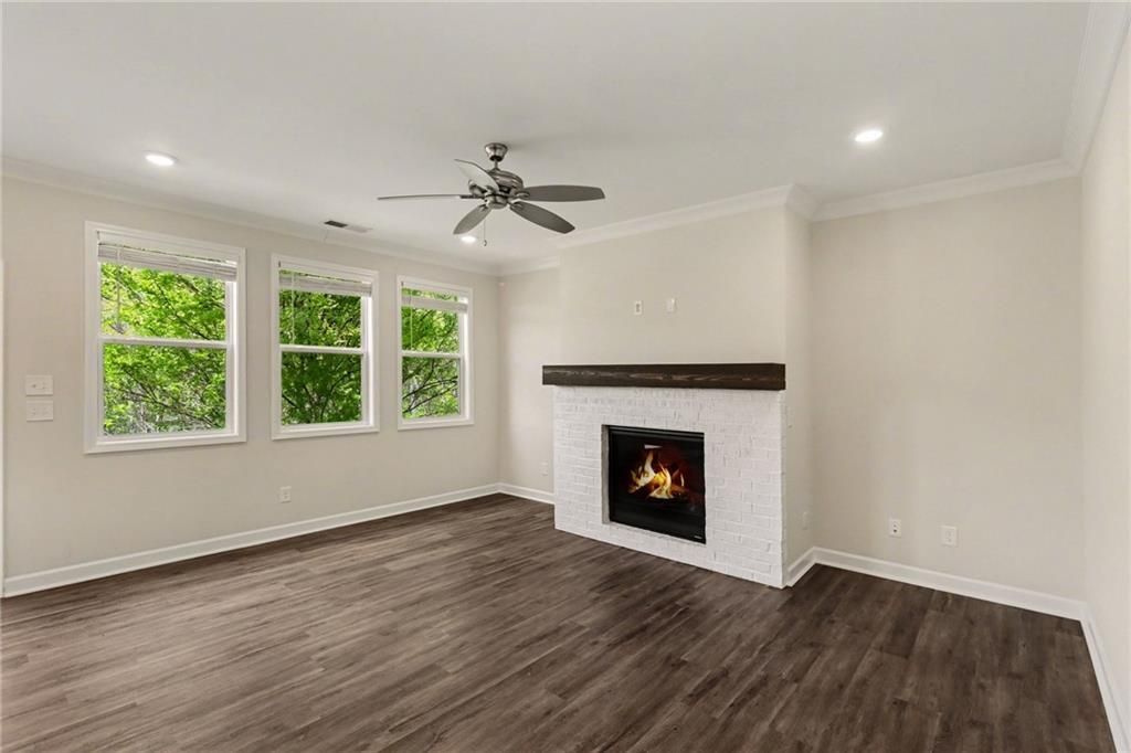 Building Photo - 545 Cresentry Brook