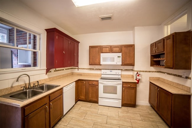 Building Photo - 1028 SW 4th Ave