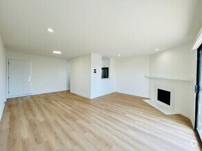 Building Photo - ven920