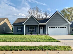 Building Photo - Stylish & Spacious One-Level Living with M...