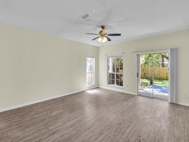 Building Photo - 2717 Bay Club Dr