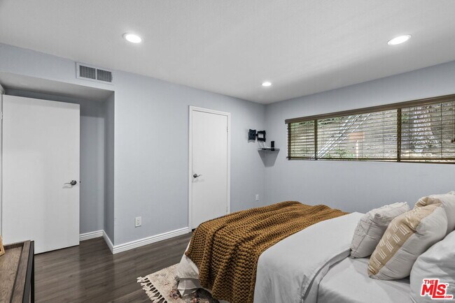 Building Photo - 2700 Cahuenga Blvd