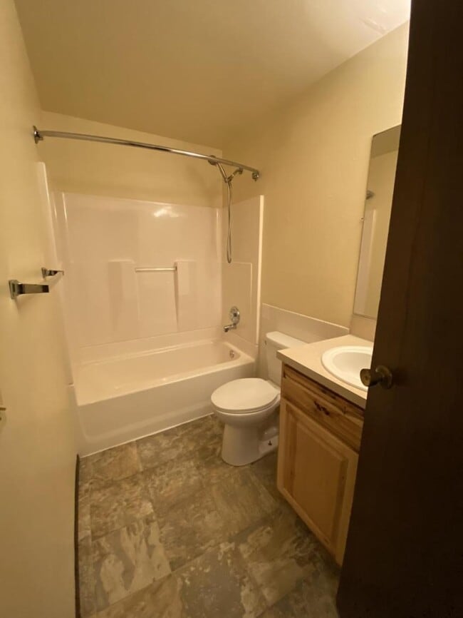 Building Photo - 2 bedroom in Seattle WA 98116