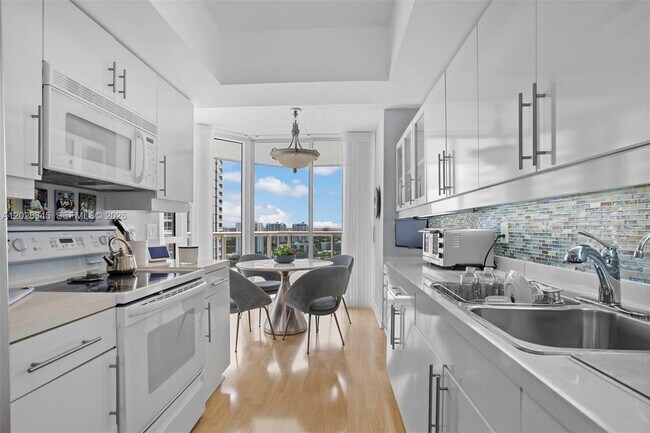 Building Photo - 21205 Yacht Club Dr