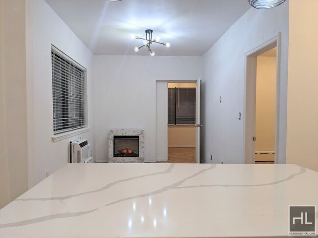 Building Photo - Beautiful 2 bedroom apartment in prime Ast...