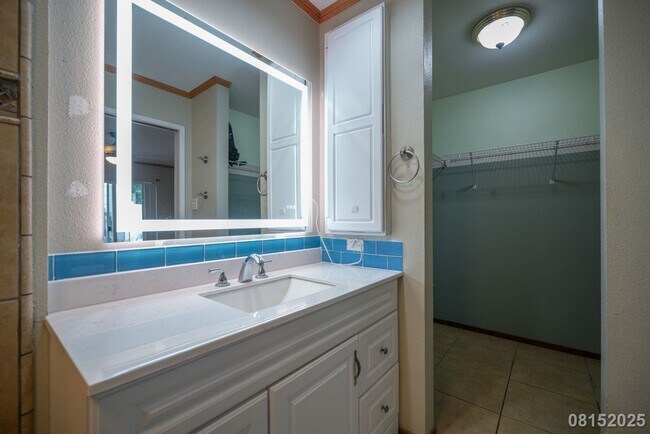 Building Photo - $3800 /3 Bed / 2 Bath / 3 Parking in Ewa B...