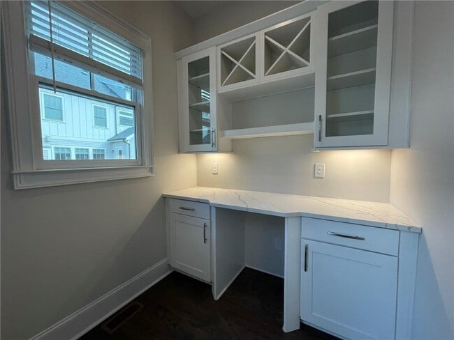 Building Photo - 2012 Cortland Rd