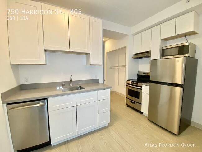Building Photo - Cute Studio Downtown! 8 Weeks Free!!