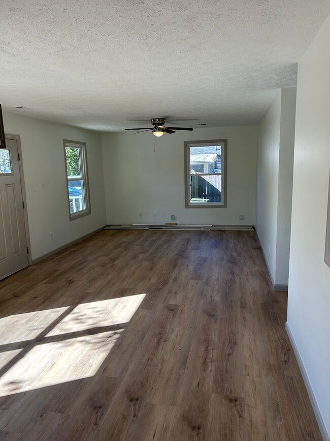 Building Photo - 722 Washburn Rd NW