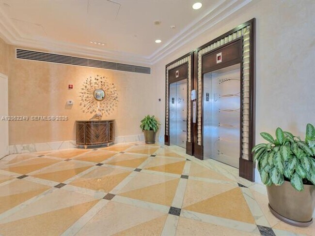 Building Photo - 6917 Collins Ave