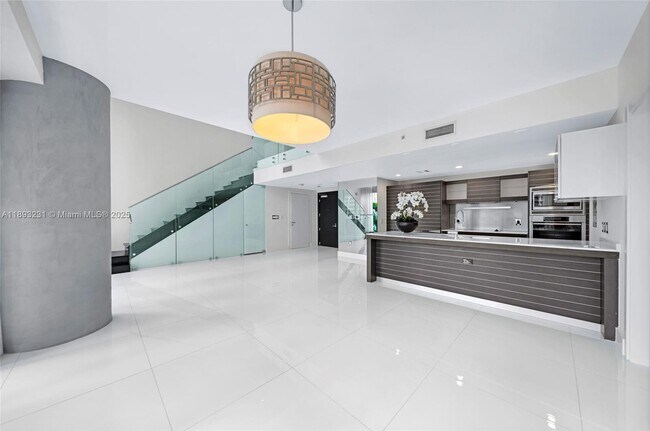 Building Photo - 200 Biscayne Blvd Way