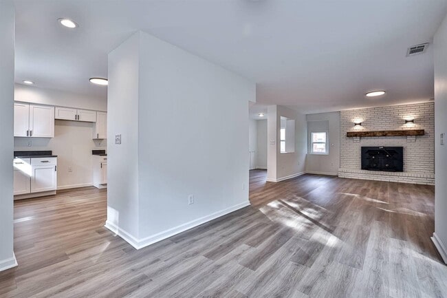 Building Photo - 252 Linden Ave