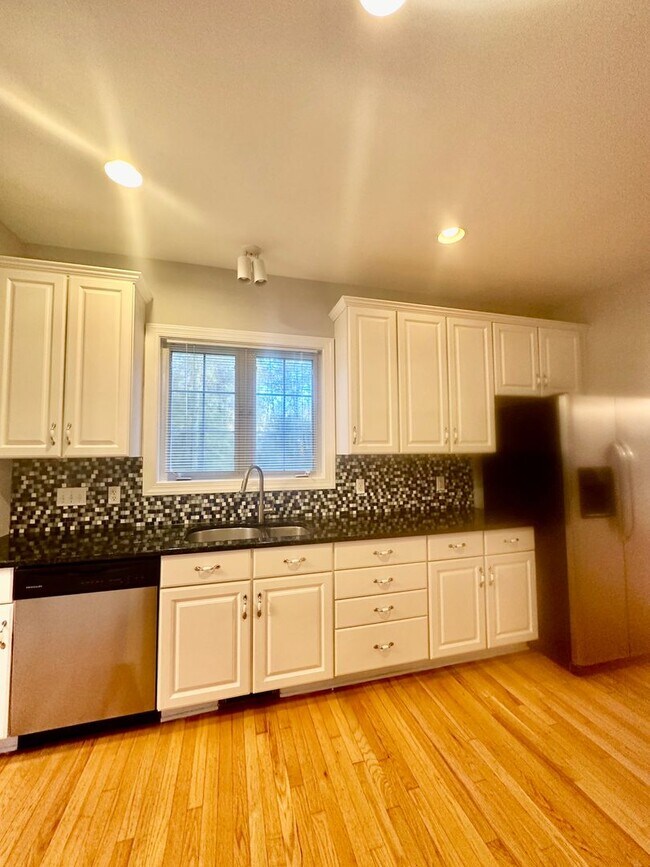 Building Photo - Spacious Waxhaw Home