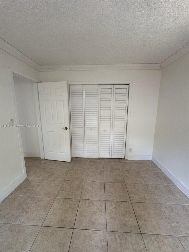 Building Photo - 5122 SW 92nd Terrace