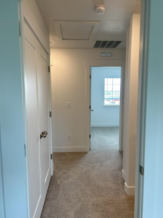 Building Photo - 5118 Lakefield Dr