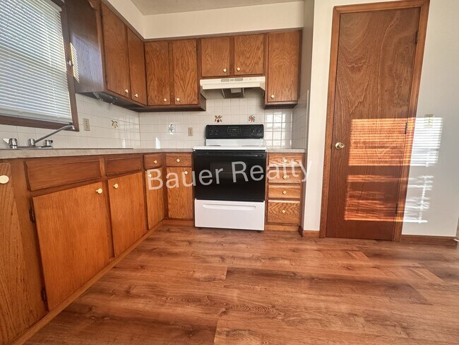 Building Photo - dk840