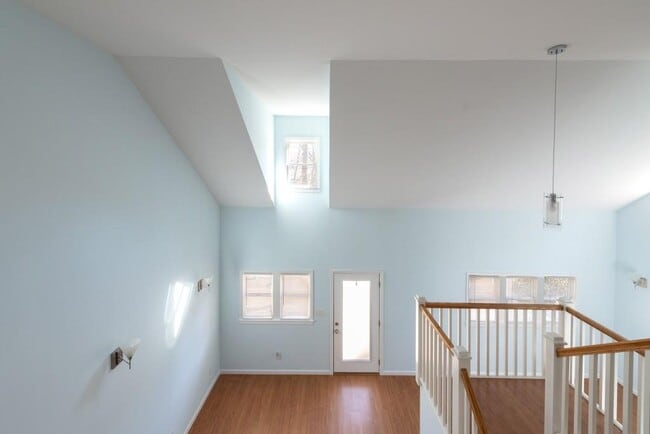 Building Photo - 342 Mathews Ave NE