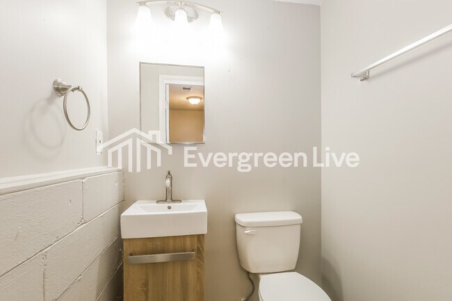 Building Photo - 1401 Wolf Cir