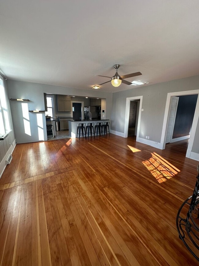 Building Photo - PET FRIENDLY 2 BEDROOM, 1 BATHROOM SINGLE FAMILY HOME CLOSE TO DOWNTOWN!