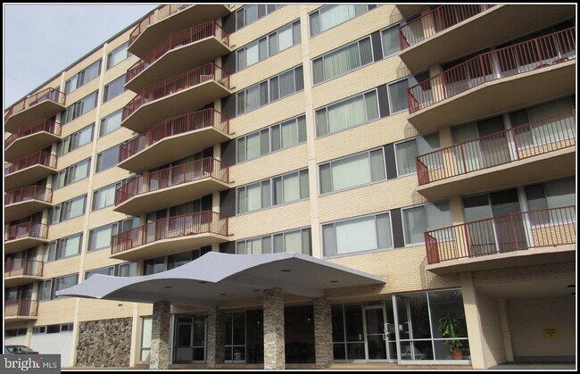 Building Photo - 5353 Columbia Pike