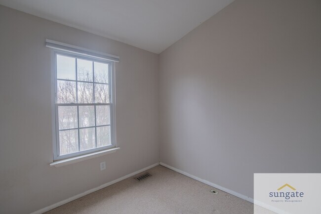 Building Photo - 5 Grandee Ct