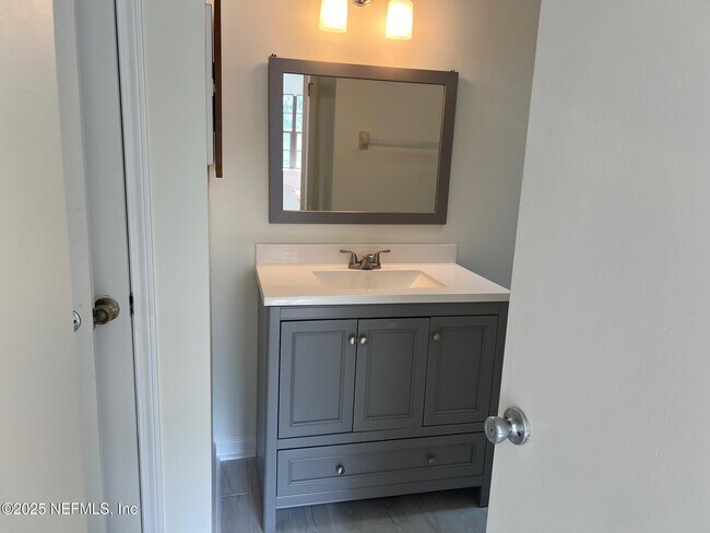 Building Photo - 3948 MEADOWVIEW Dr