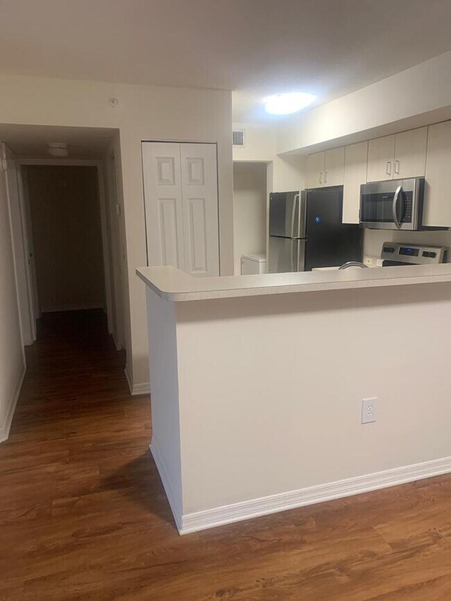 Building Photo - Spacious 3bed/2bath