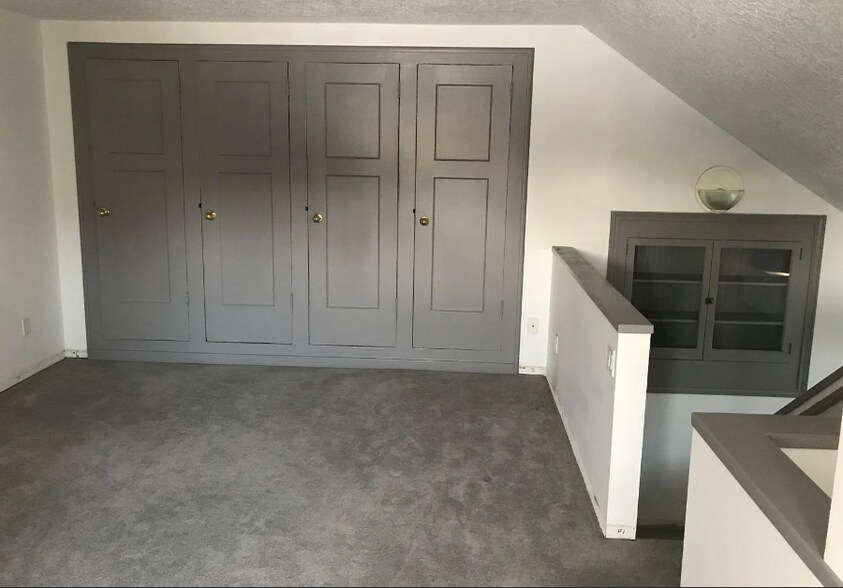 Closet in Loft - 5830 S Kelly Ave