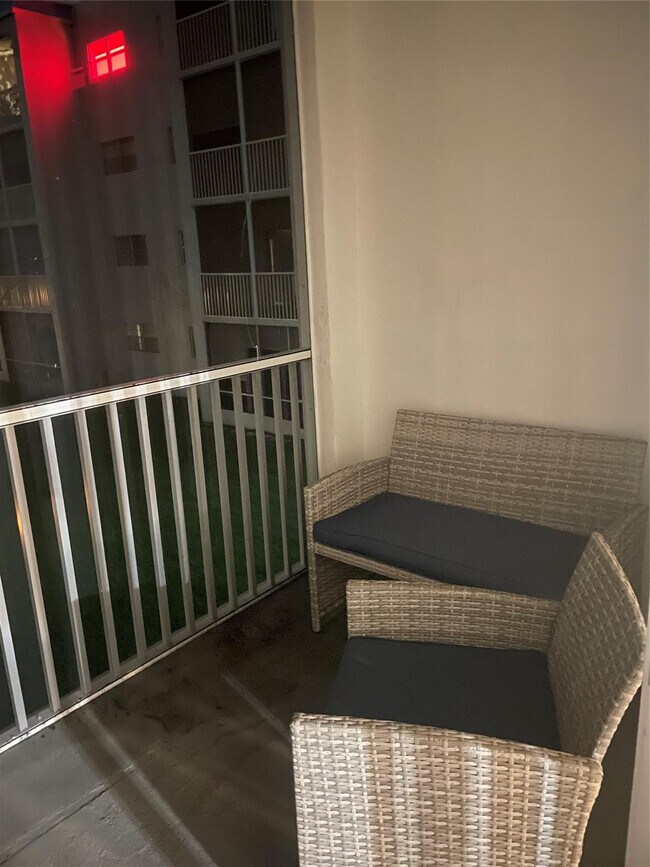 Building Photo - 604 NE 2nd St