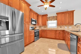Building Photo - 1704 Del Haven Dr