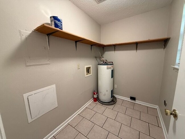 Building Photo - Northeast Pensacola - Harbour Square - 2 bedroom, 1 bathroom