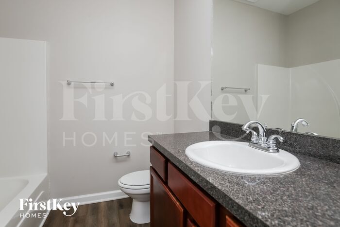 Building Photo - 731 Mallard Dr