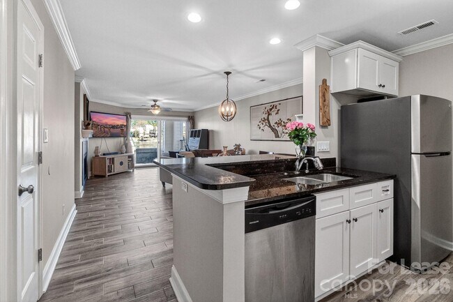 Building Photo - 18695 Vineyard Point Ln