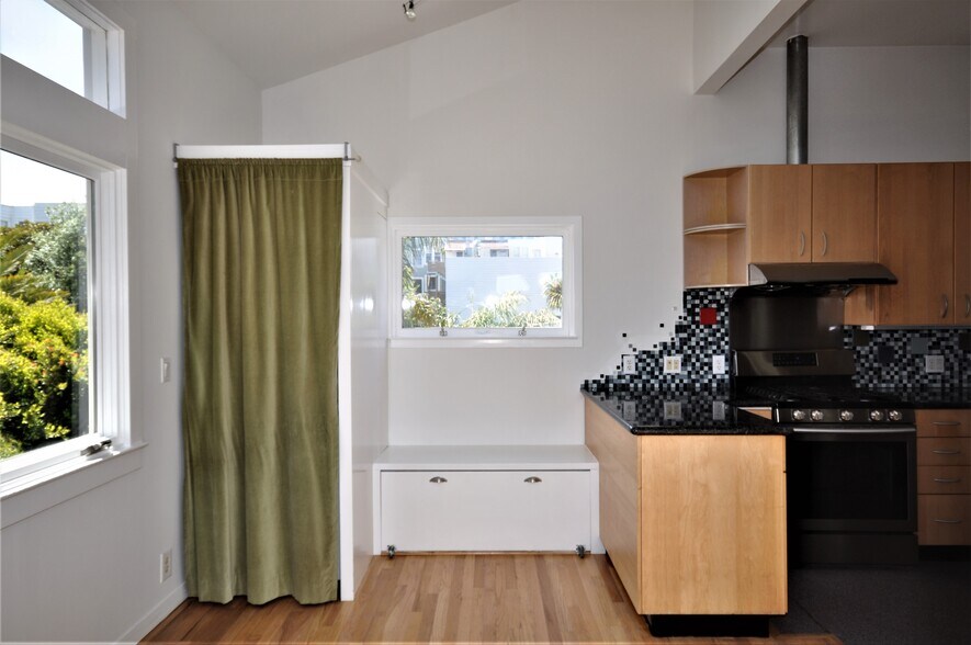 Washer/dryer nook - 4055 25TH ST