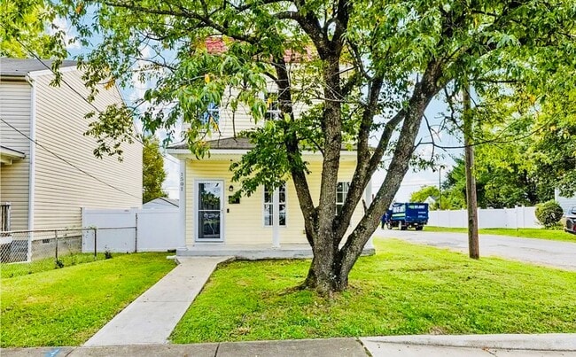 Building Photo - Beautifully Renovated 3 bdrm/1.5bth Home L...