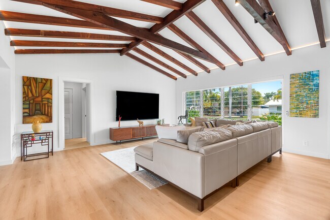 Building Photo - 273 Tropic Dr