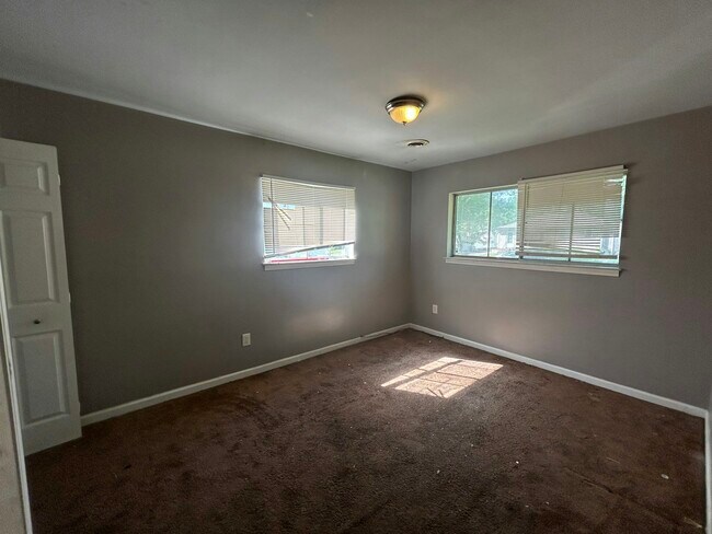 Building Photo - 1599 Magnolia Dr