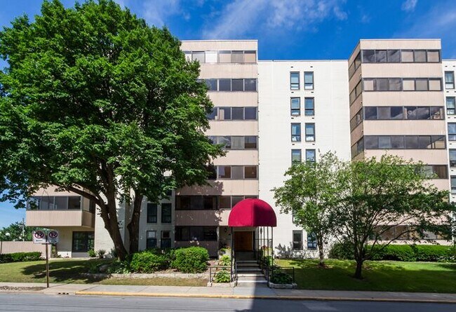 Building Photo - 3100 Grand Ave