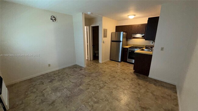 Primary Photo - 2400 SW 42nd Ave