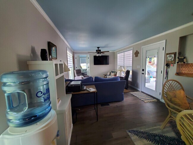 Building Photo - 305 Fairview Dr