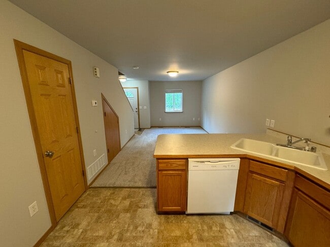 Building Photo - 2875 S Donovan Dr