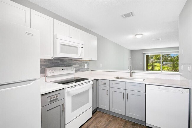 Building Photo - 2560 Woodgate Blvd