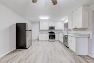 Building Photo - 3 bedroom 2 bath house with attached garage.