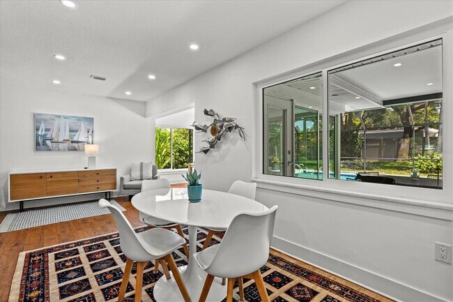 Building Photo - 2587 Ringling Blvd