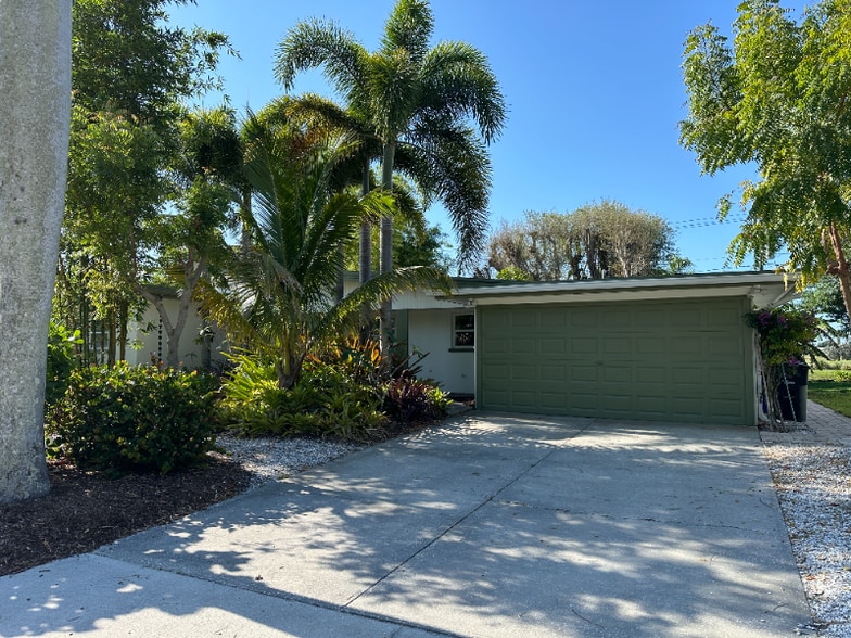 Primary Photo - 1648 Maravilla Ave