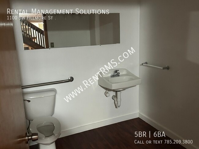 Building Photo - 1100 SW Fillmore St