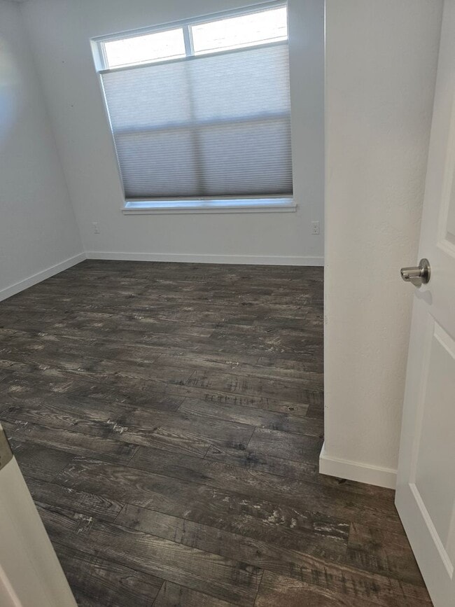 Building Photo - 3 bed 2 bath Home for Rent in Grants Pass